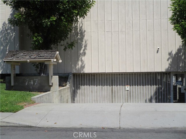 Foto del edificio - 747 Fairview Ave
