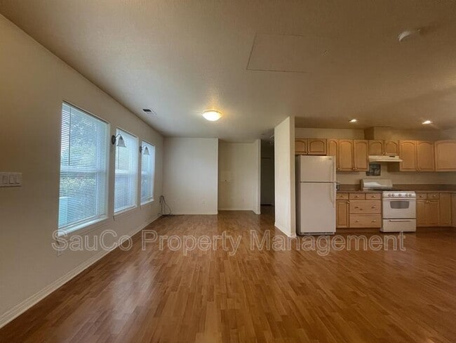 Building Photo - 1449 N Ivy St