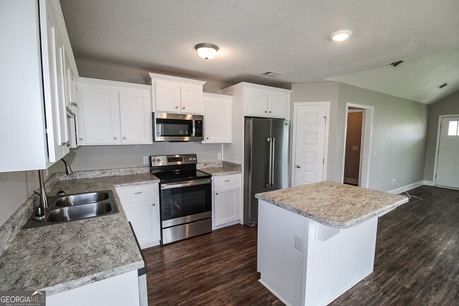 Building Photo - 7045 White Pine Ave