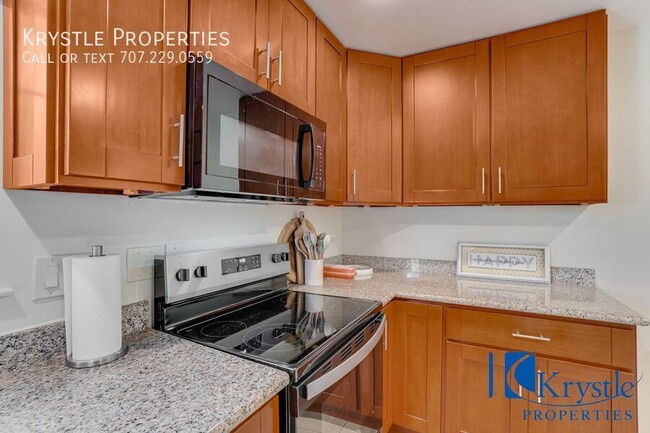 Building Photo - Elegant and Spacious 1 Bedroom, 1 Bathroom...