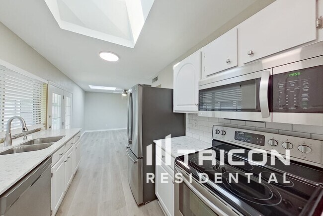 Foto del edificio - 4848 Alta Oaks Ln