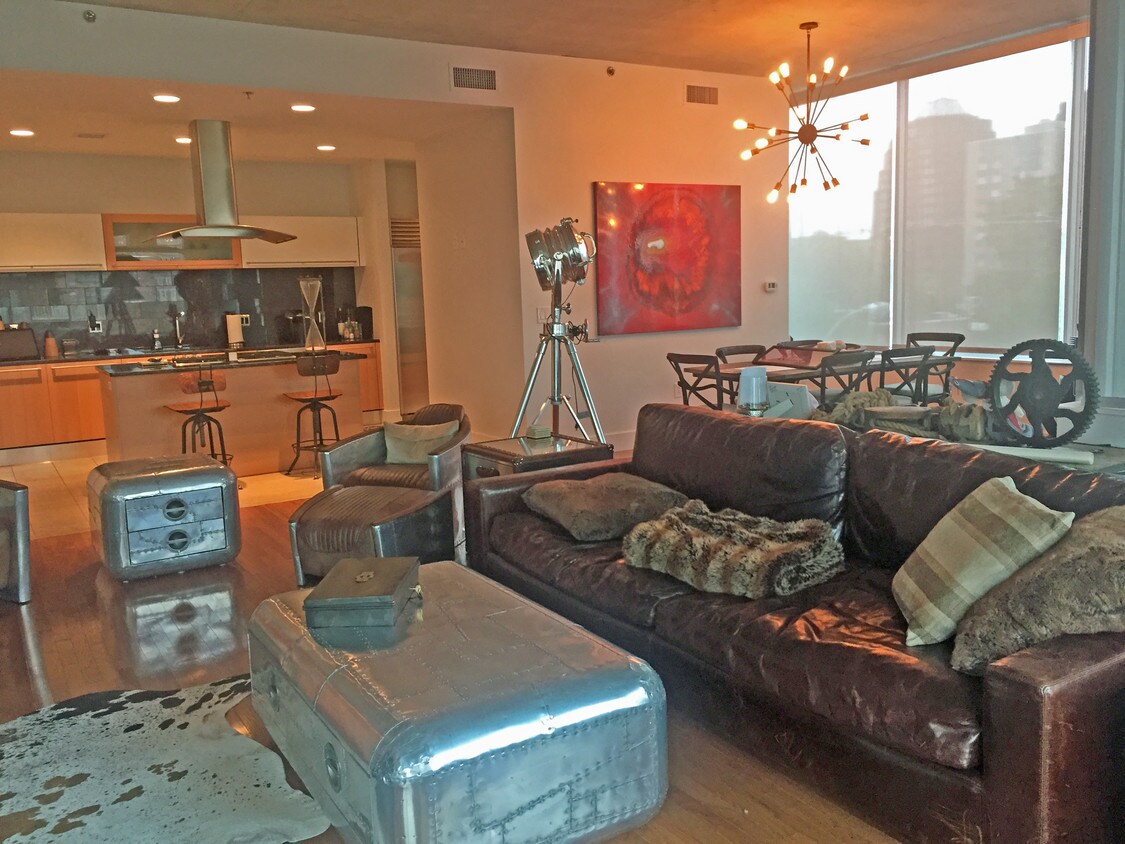Foto principal - 4646 Broadway St