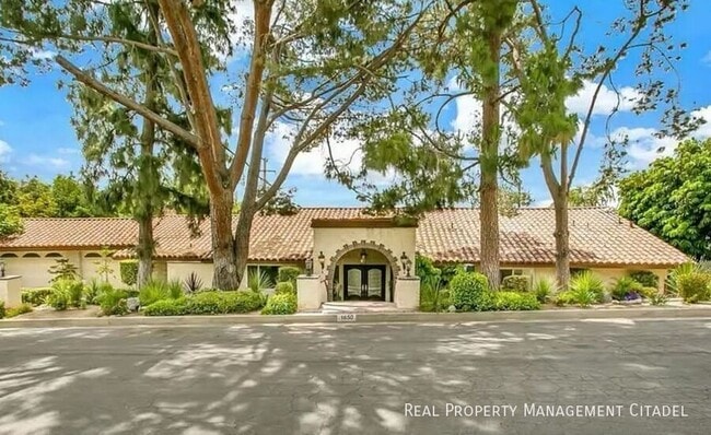 Photo - 1850 Edgecliff Dr House