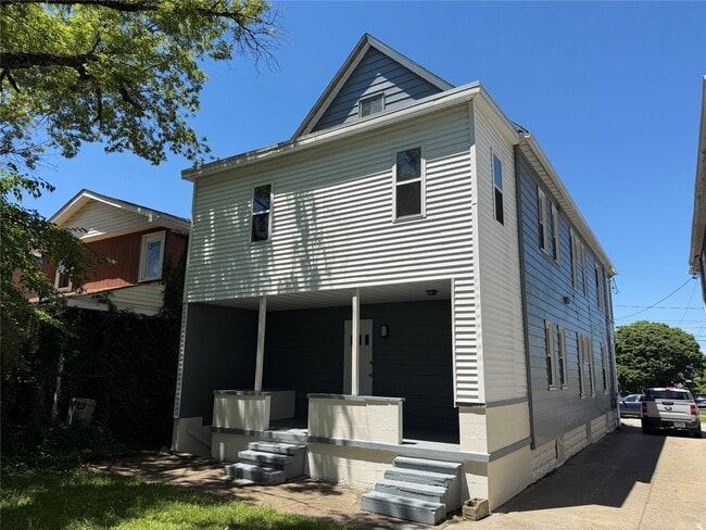 Building Photo - 121 W 24th St