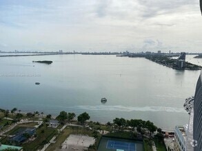 Building Photo - 1750 N Bayshore Dr