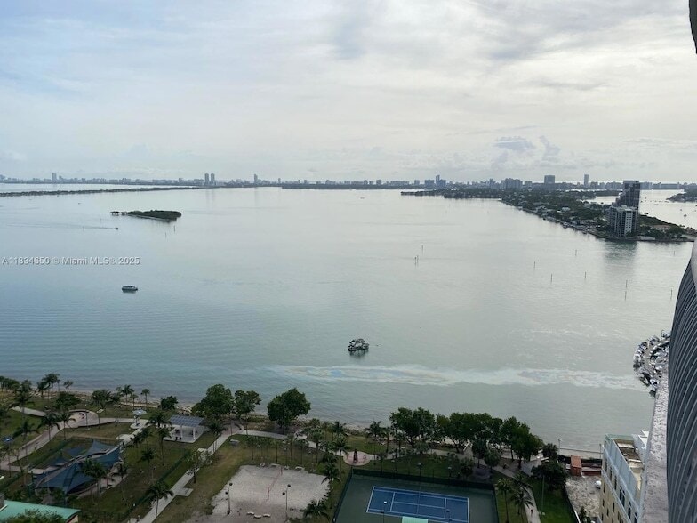 Primary Photo - 1750 N Bayshore Dr