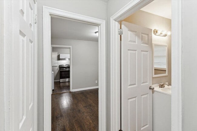 Building Photo - 1608