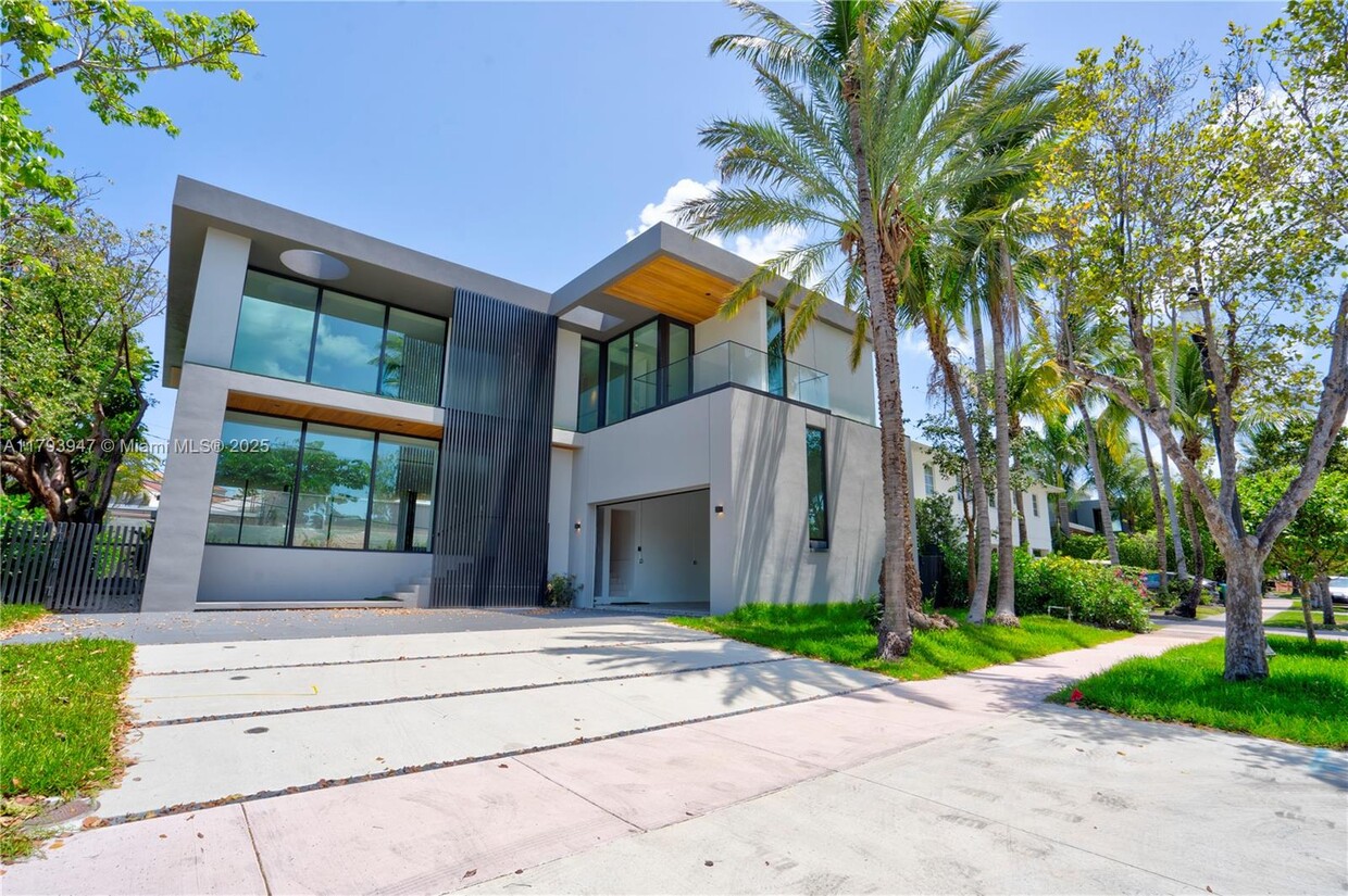 Foto principal - 735 Fernwood Rd