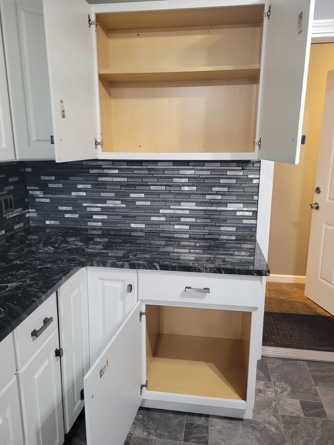 Building Photo - 739 Liberty St