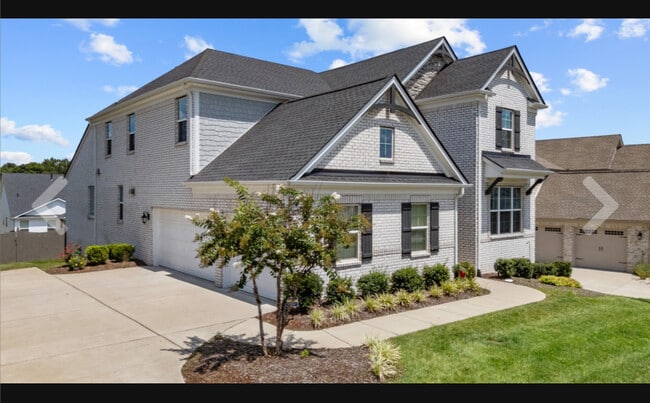 Building Photo - 1096 River Oaks Blvd
