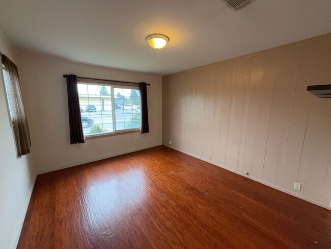 Foto del edificio - 4029 Walnut Dr