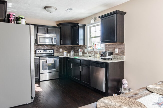 Foto del edificio - Pet Friendly Four Bedroom with Basement!