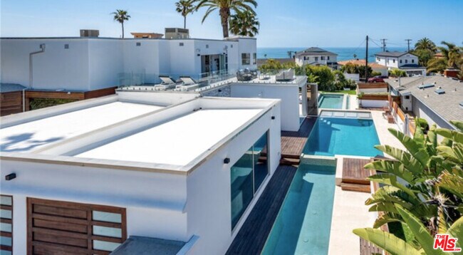 Foto del edificio - 227 Waterview St