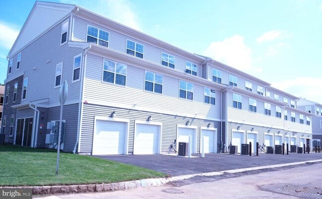 Building Photo - 105 Stoutsburg Blvd