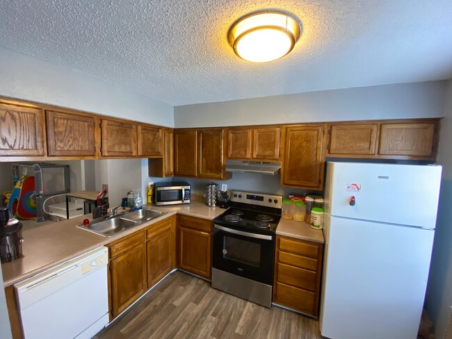 Kitchen - 541 Lex Dr