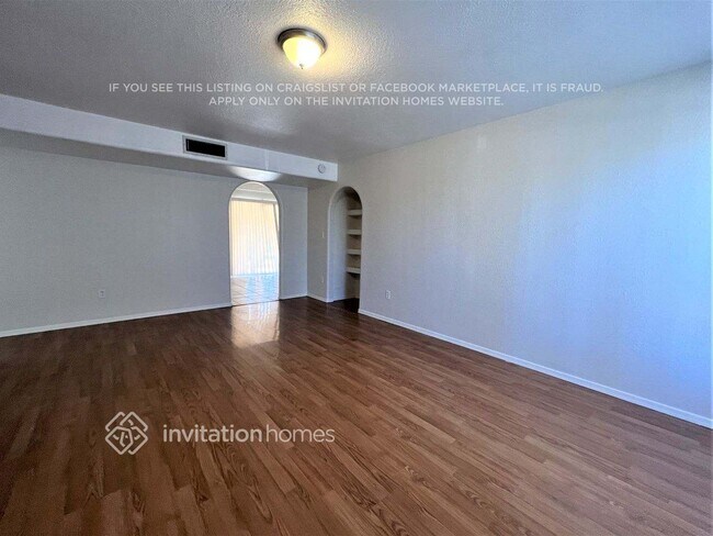 Building Photo - 7121 W North Ln