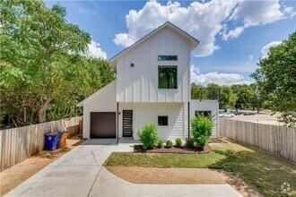 Building Photo - 8411 Bowling Green Dr