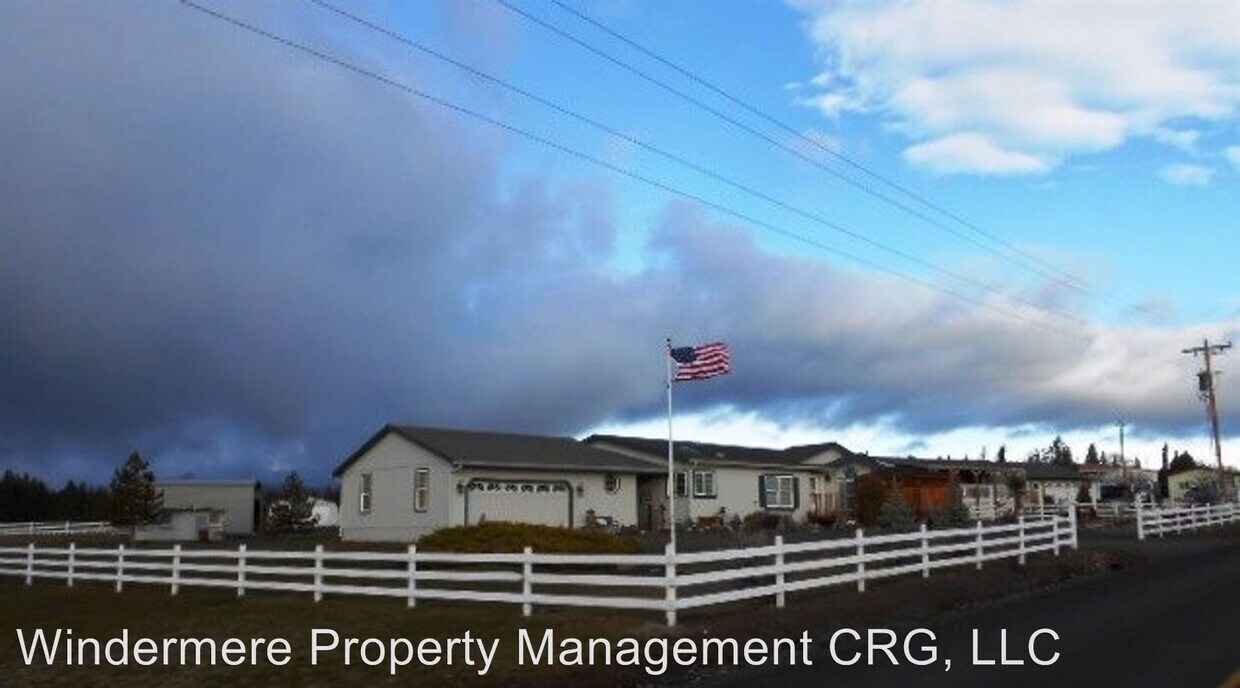 Primary Photo - 3 br, 2 bath House - 341 S County Rd