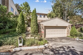 Building Photo - 3809 Hemlock Way