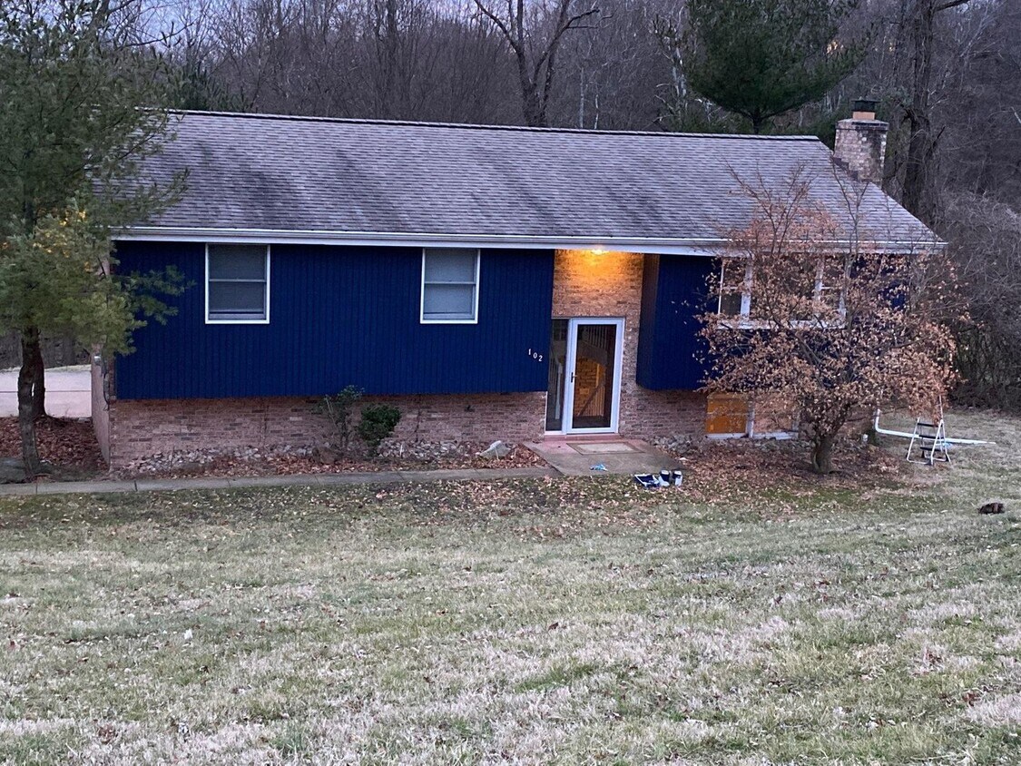 Primary Photo - *****Huge 4 bedroom, 3 full bath home FOR ...