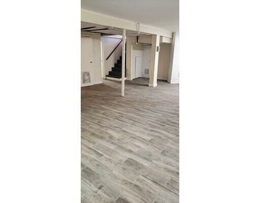 Building Photo - 116 Thorndike St