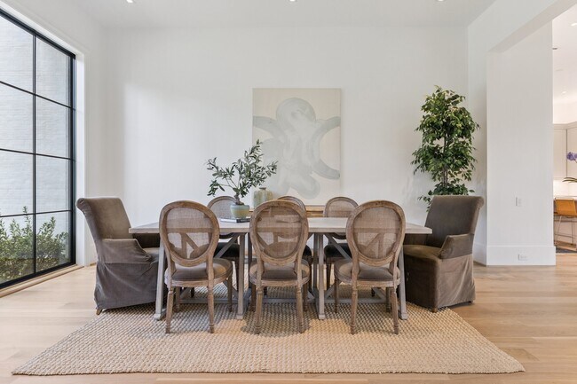 Foto del edificio - 2711 Eastgrove Ln