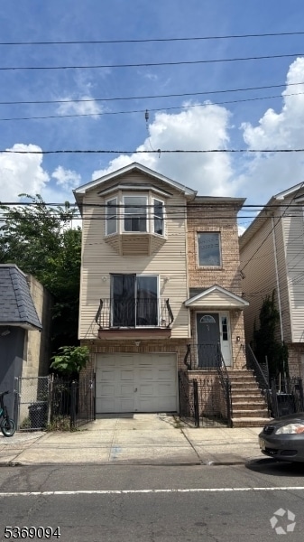 Building Photo - 924 Bergen St
