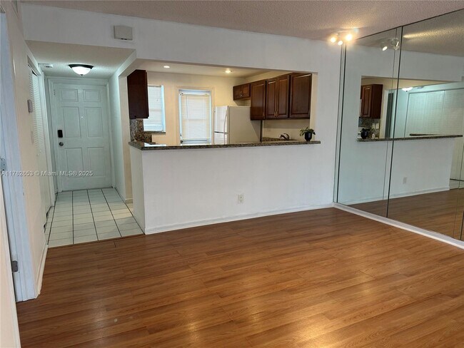 Foto del edificio - 8121 SW 24th Ct