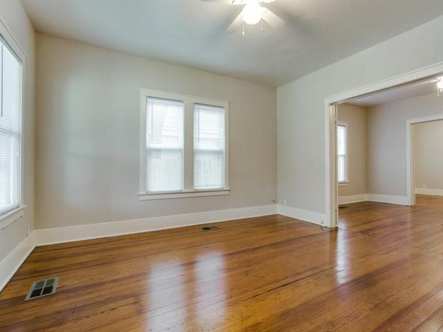 Building Photo - 2654 Gladstone Dr