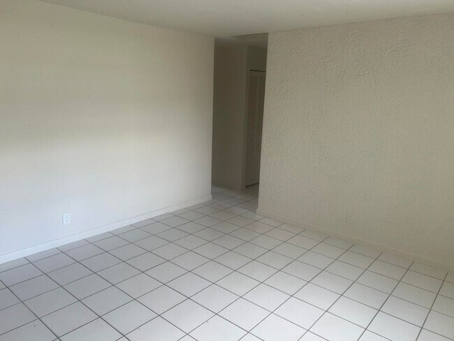 Building Photo - 2410 SW 44th Ave