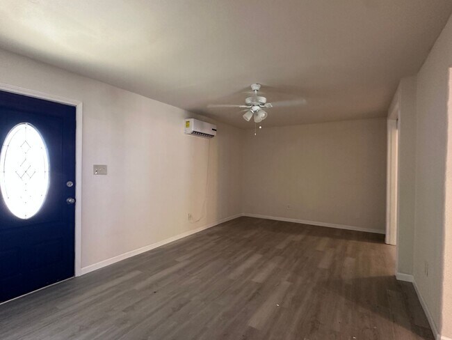 Foto del edificio - 501 Villa Dr