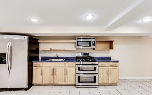 Building Photo - 729 Oldham St