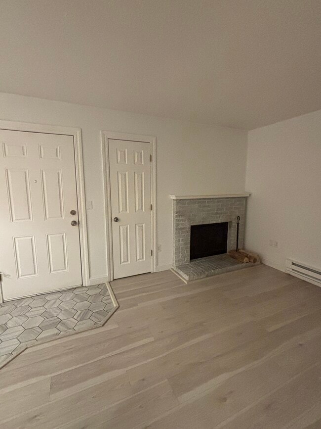 Building Photo - 1209 W Plum St