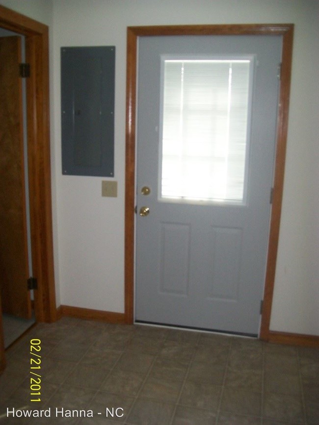 Building Photo - 3 br, 2 bath House - 1014 W. Colonial Avenue