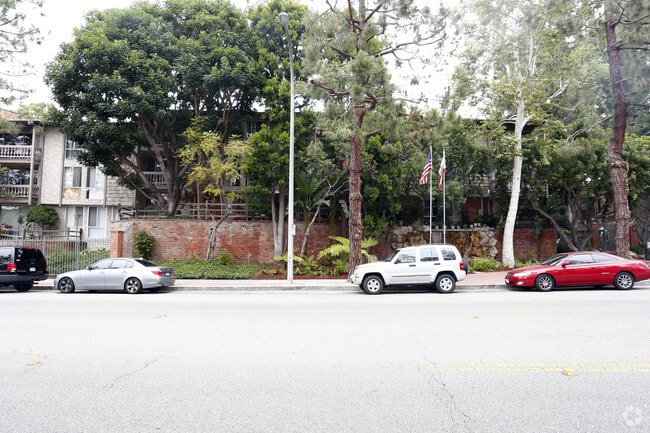 Building Photo - Meadows Apartments