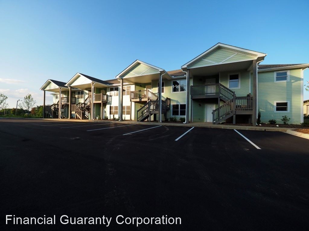 Foto principal - 3 br, 2 bath Apartment - 94 Charleston Court