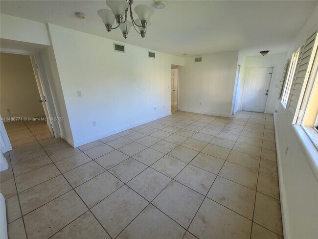 Building Photo - 6235 SW 47th Mnr
