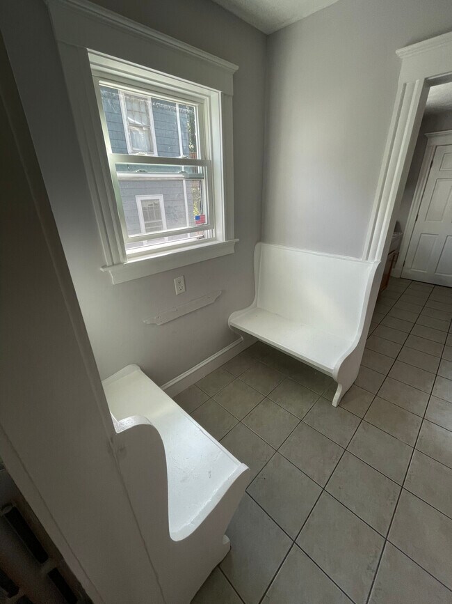 Building Photo - 559 Ashmont St