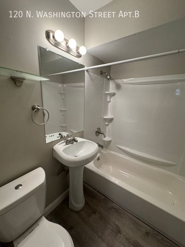 Building Photo - Updated 2 bedroom in the Heart of Delaware