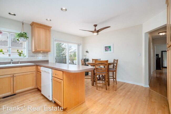Building Photo - 3 br, 2 bath House - 502 W 3rd Street