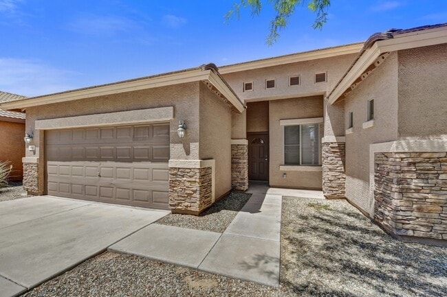 Building Photo - 8962 W Grovers Ave