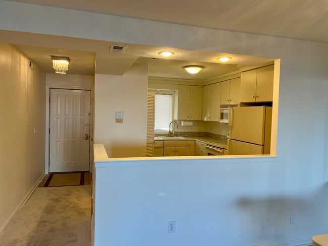 Foto del edificio - 4100 Post Rd