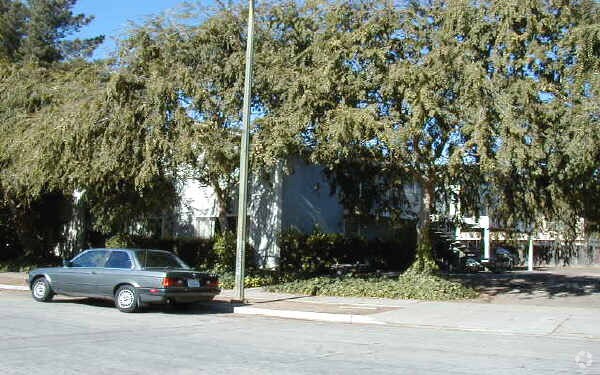 Building Photo - 563 Branham Ln E