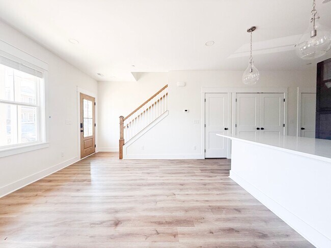 Building Photo - 3-Bedroom + Flex Room at Highbury