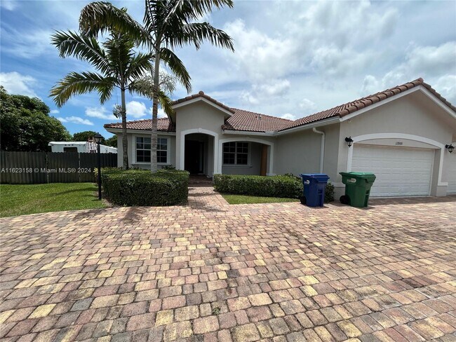 Foto del edificio - 12800 SW 222nd St