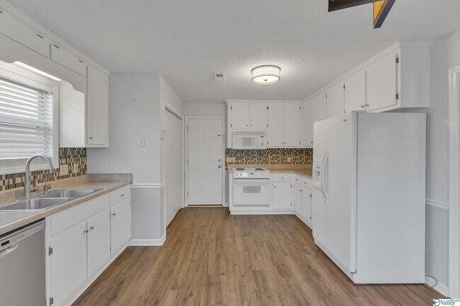 Foto del edificio - 212 Falcon Ridge Dr