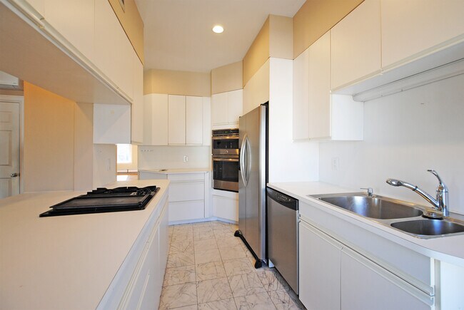 Foto del edificio - 33 Longwood Ave