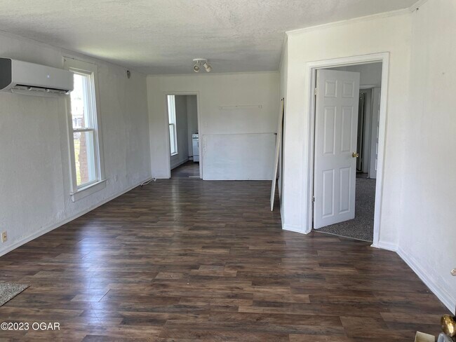 Foto del edificio - 615 E 6th St