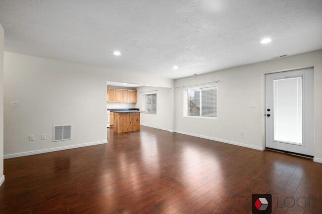 Building Photo - 3864 E Clubhouse Ln