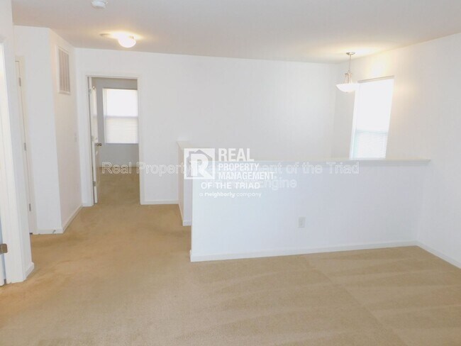 Building Photo - 5013 Red Poll Dr